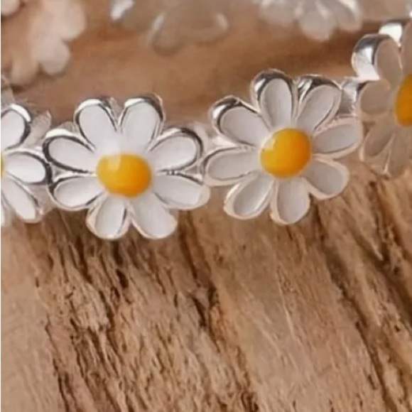 Dainty Enamel Daisy Flower Stackable Delicate Adjustable Silver Tone Ring NEW - Picture 3 of 14